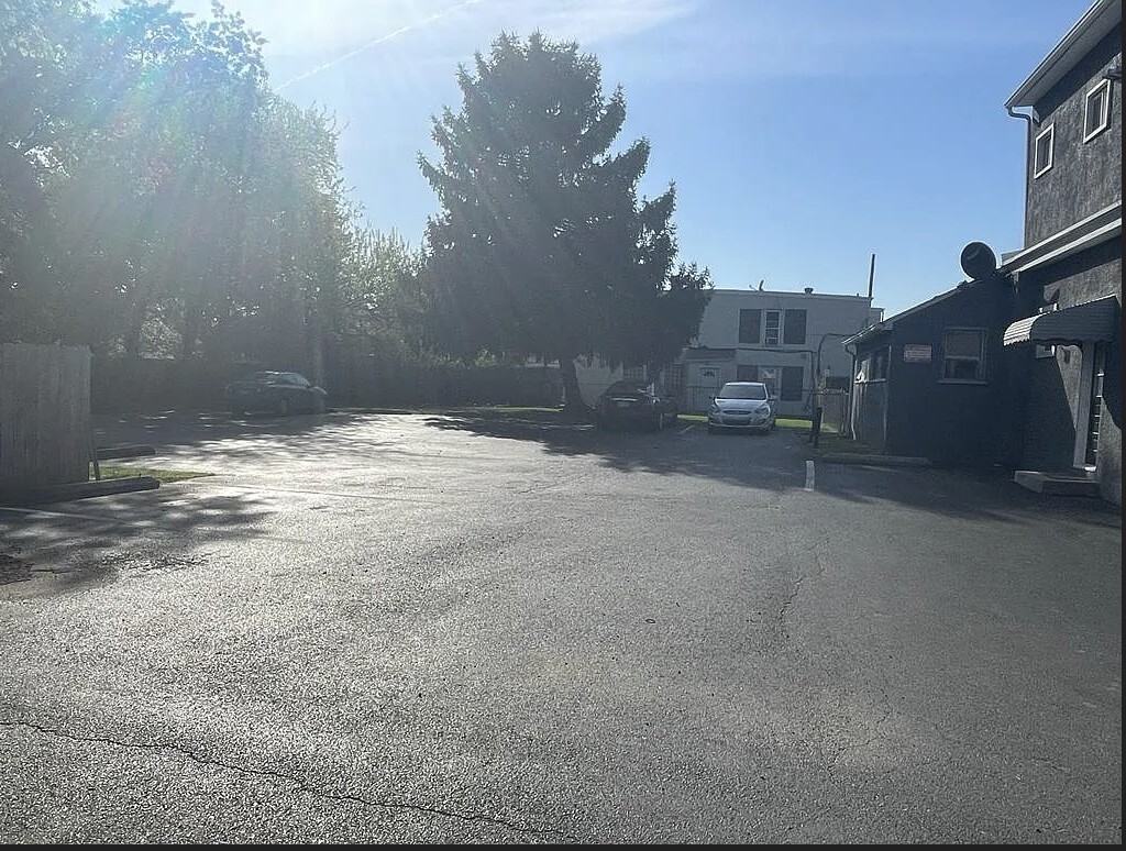 2108-2110 Chichester - Photo 2 of 19