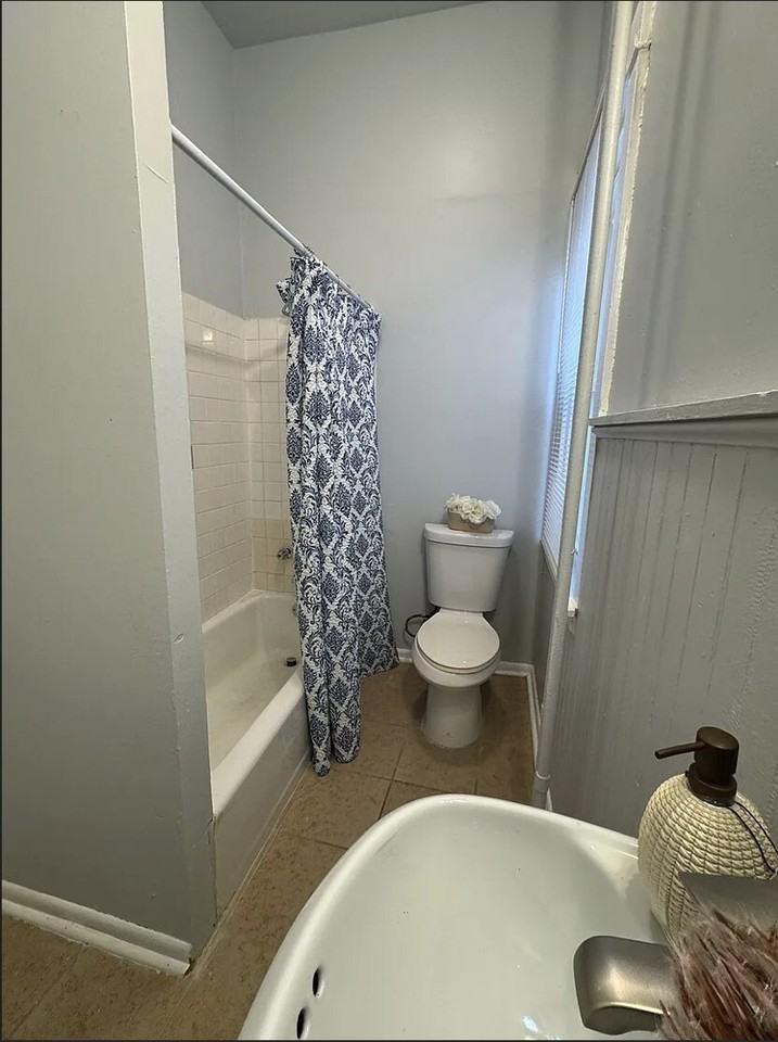 2108-2110 Chichester - Photo 7 of 19