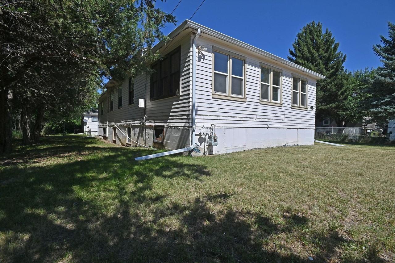 555 Wyoming Ave - Photo 4 of 35