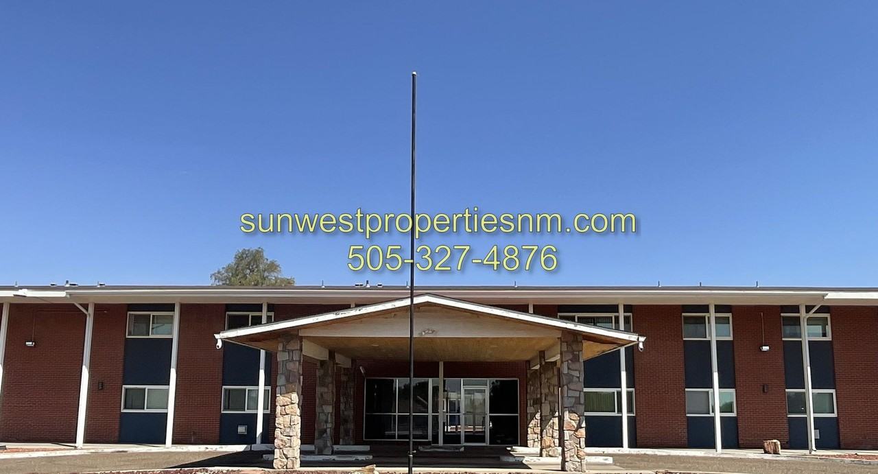 Dustin Ave. N. 2400 - Photo 2 of 34