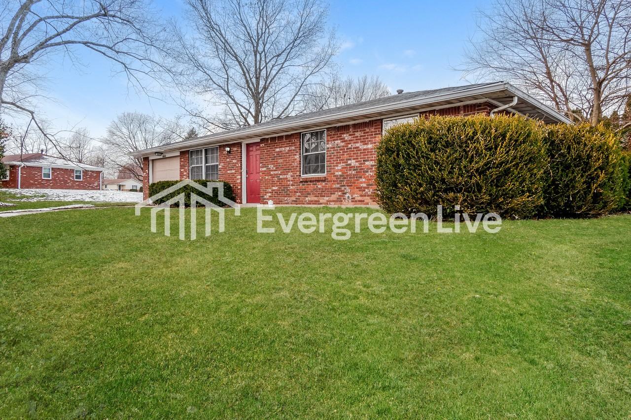 10402 Chris Dr - Photo 2 of 15