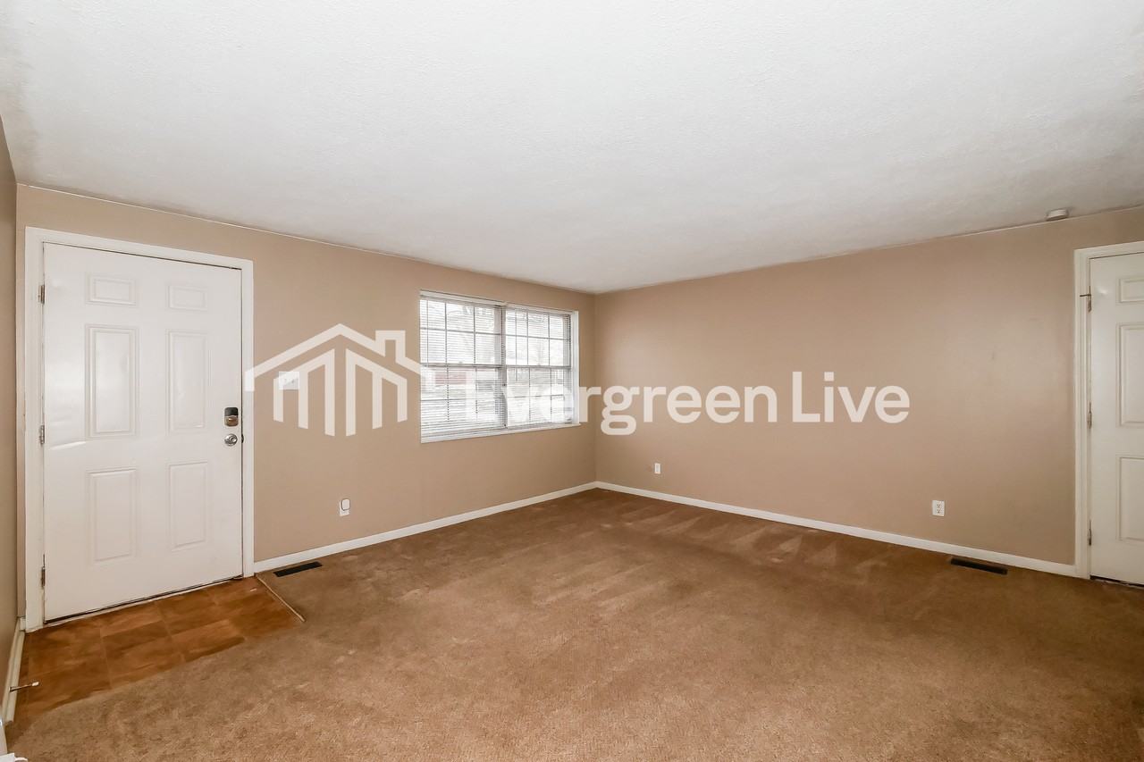 10402 Chris Dr - Photo 3 of 15