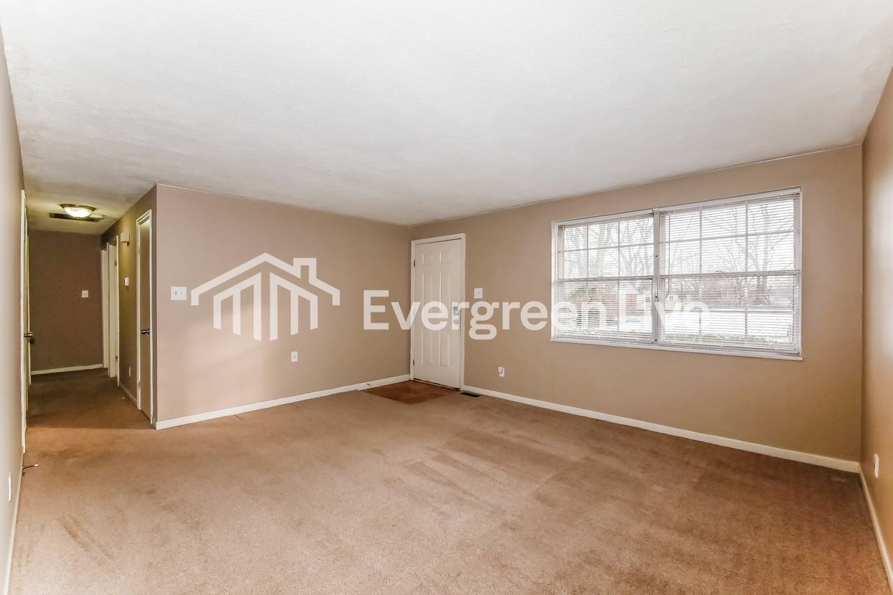 10402 Chris Dr - Photo 4 of 15