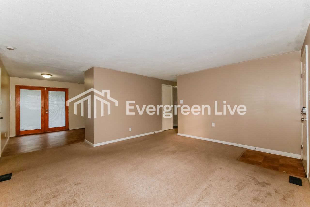 10402 Chris Dr - Photo 5 of 15