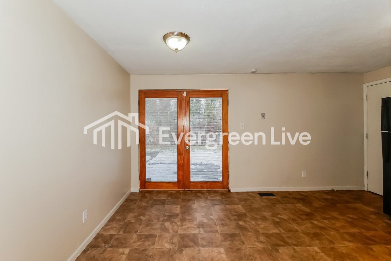 10402 Chris Dr - Photo 6 of 15