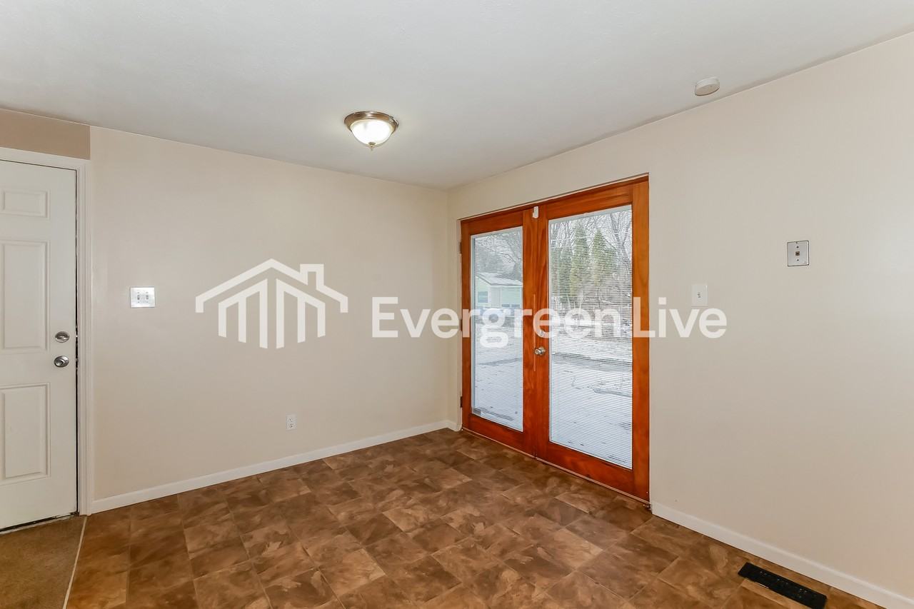 10402 Chris Dr - Photo 7 of 15
