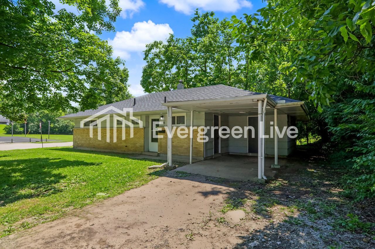 1331 Compton Rd - Photo 2 of 15
