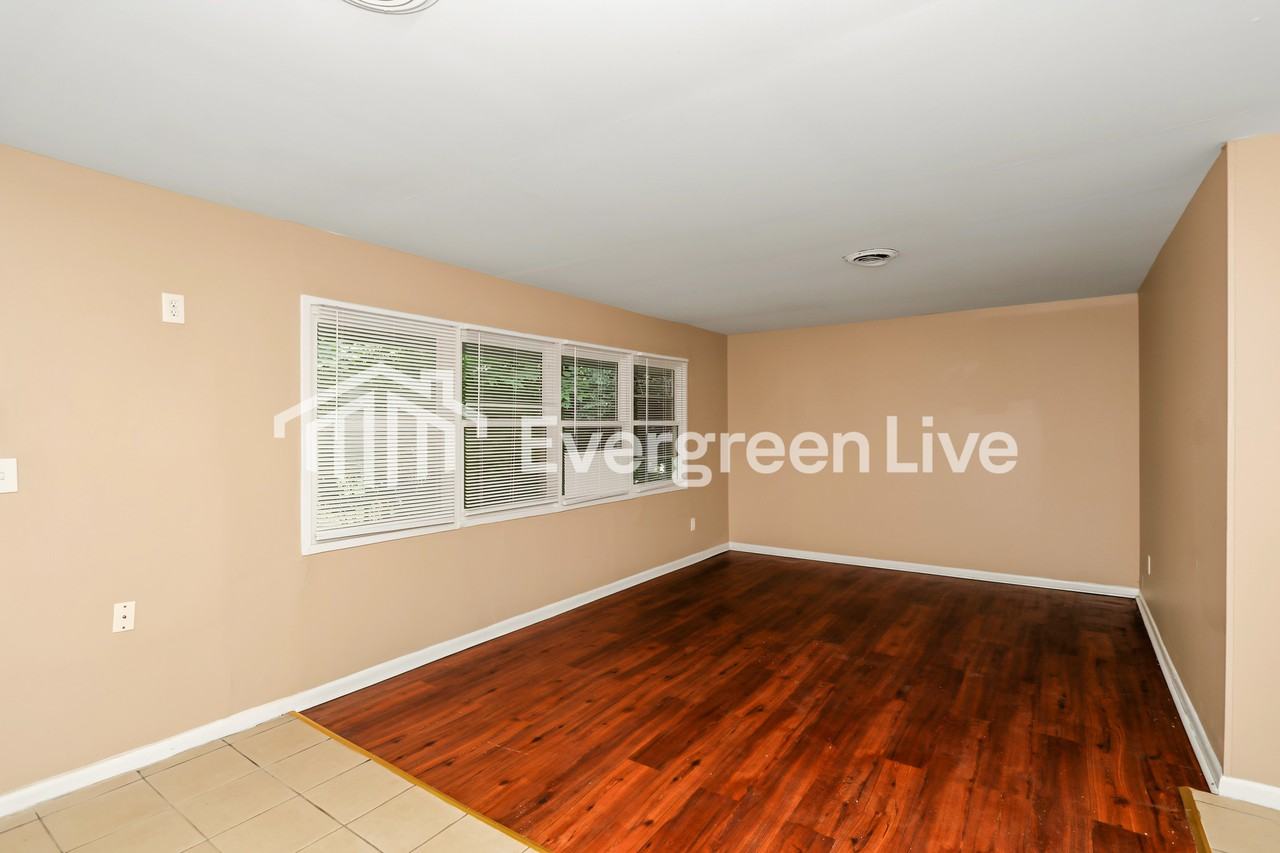 1331 Compton Rd - Photo 3 of 15