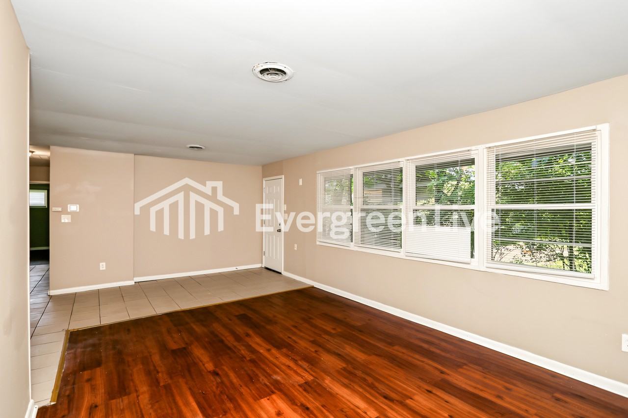 1331 Compton Rd - Photo 4 of 15