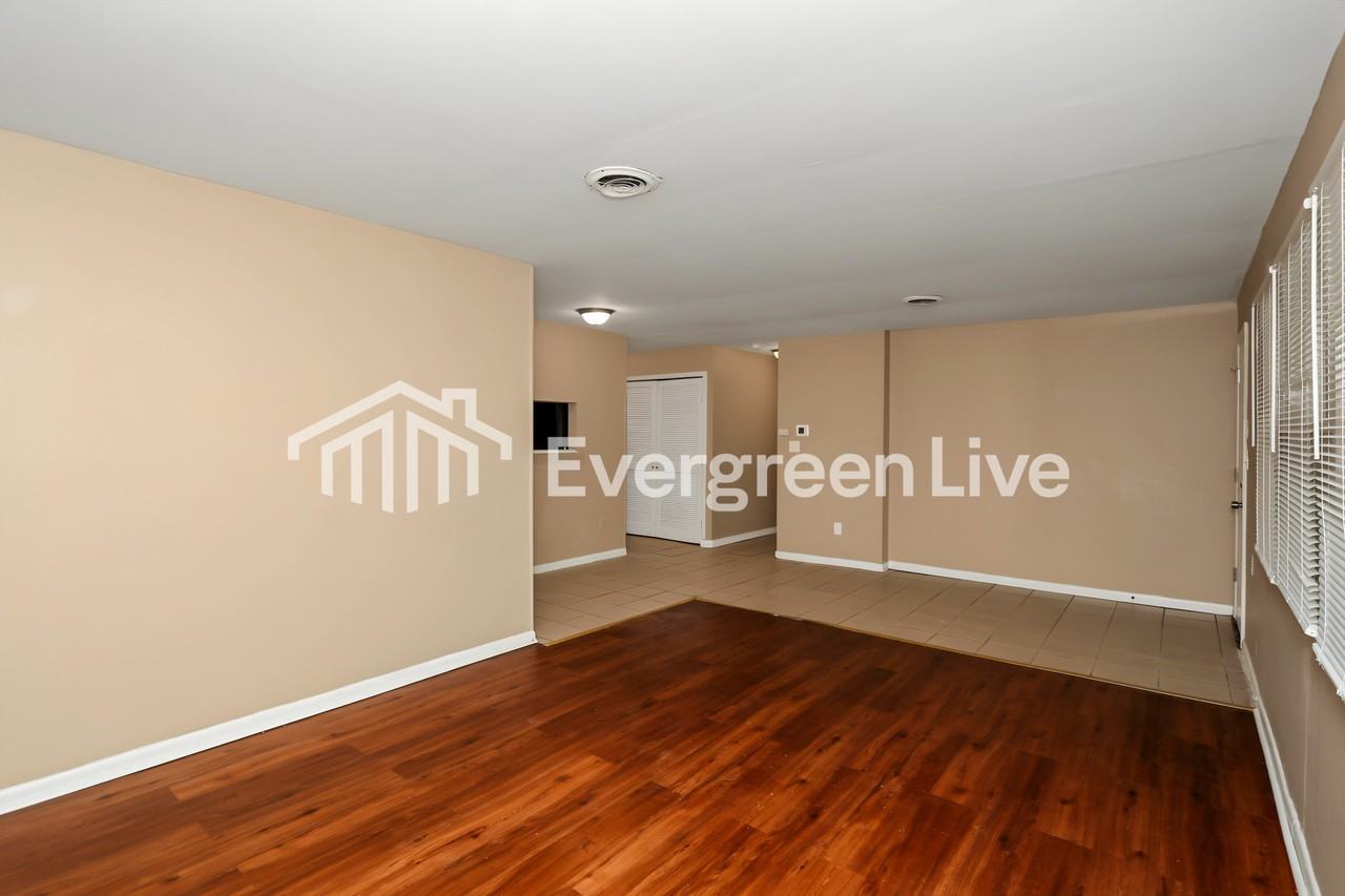 1331 Compton Rd - Photo 5 of 15