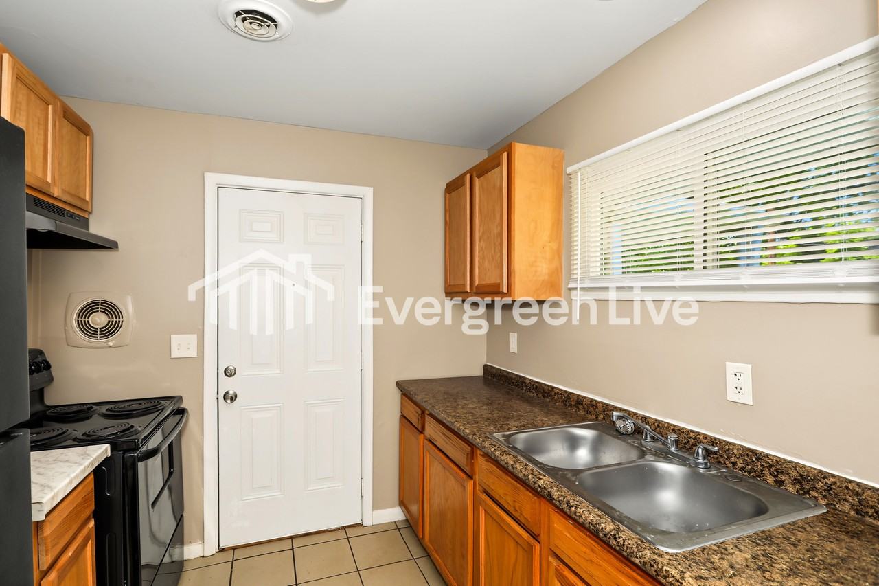 1331 Compton Rd - Photo 6 of 15