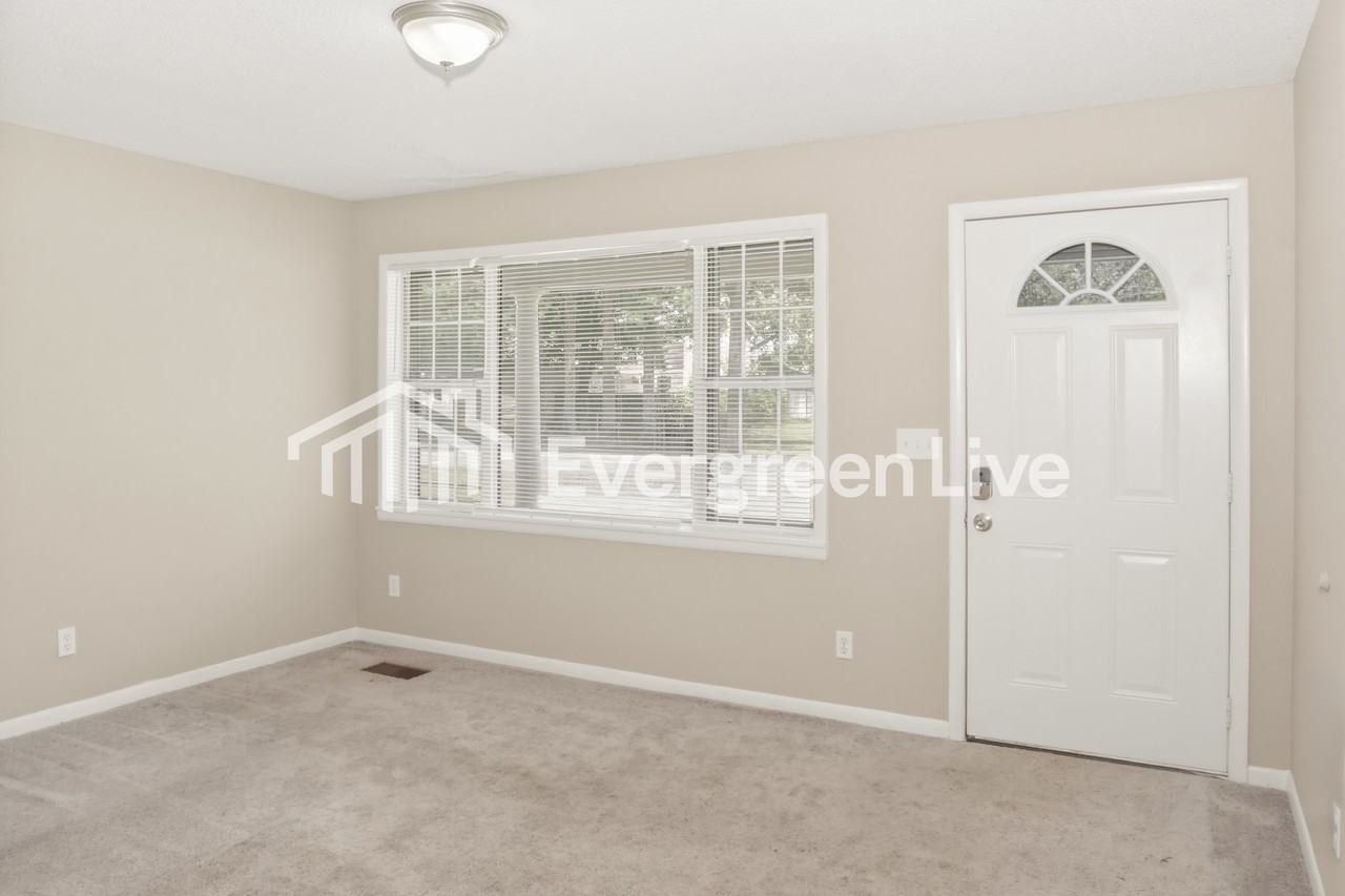 317 Robin Rd Sw - Photo 3 of 15