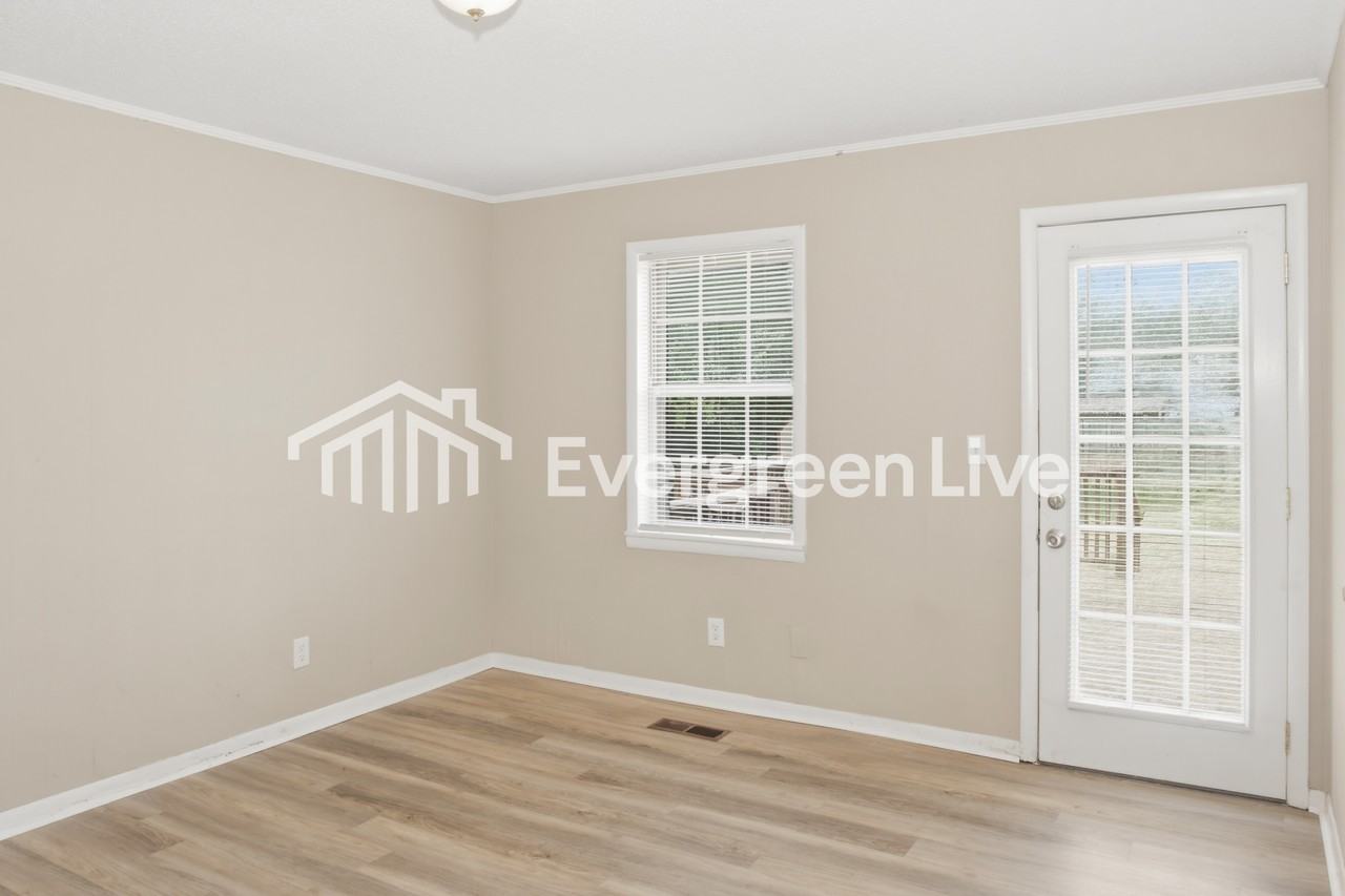 317 Robin Rd Sw - Photo 4 of 15