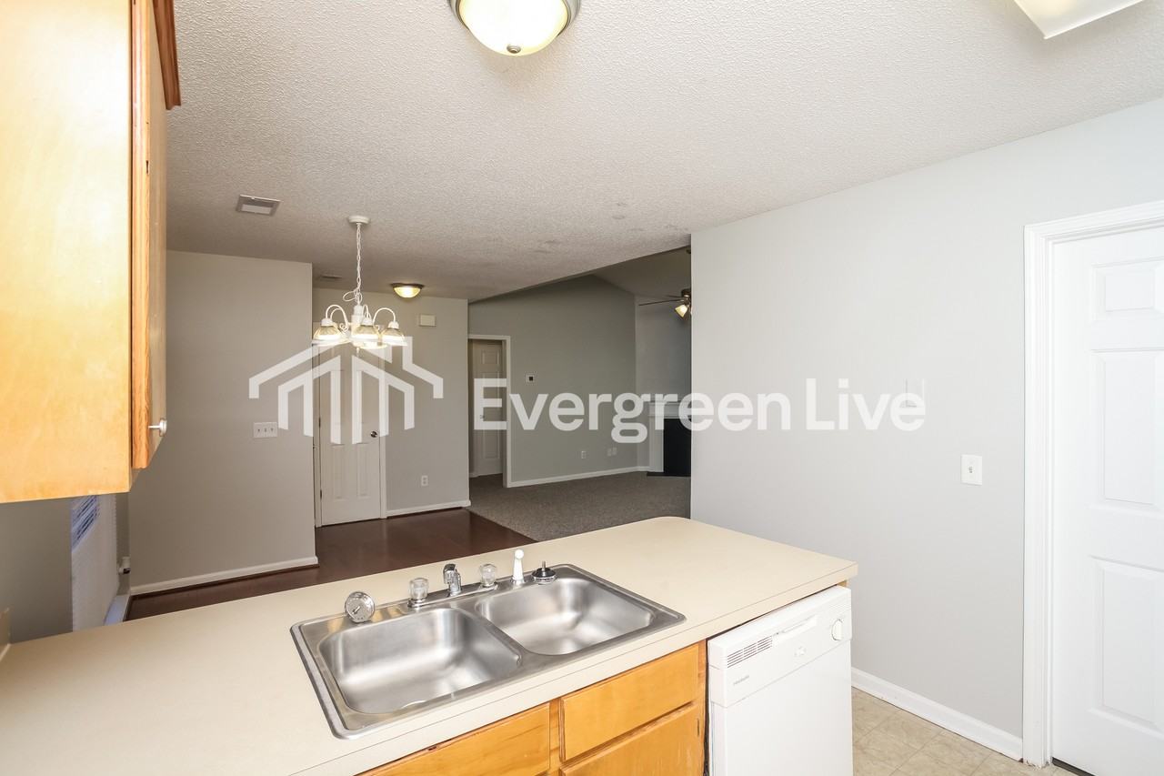 6 Danrock Ct - Photo 3 of 14