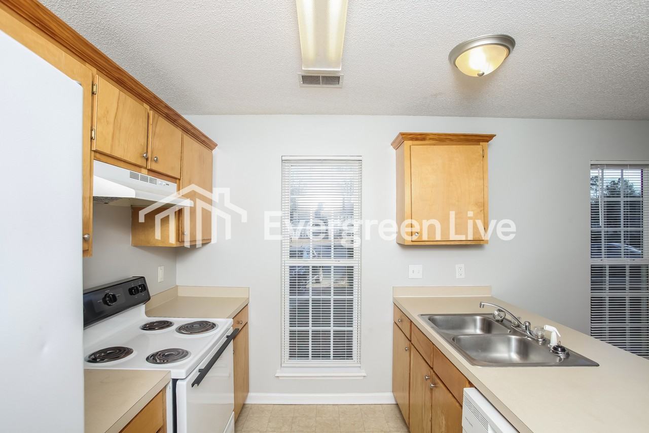 6 Danrock Ct - Photo 4 of 14