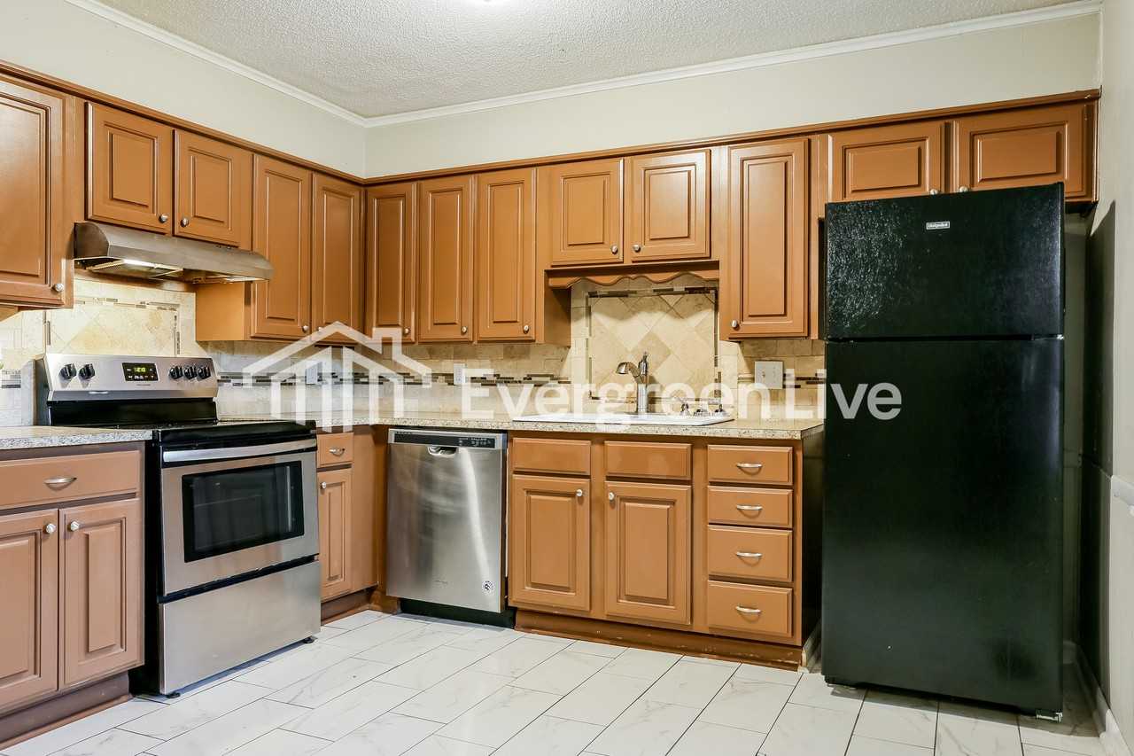 1705 W 58th St - Photo 5 of 18