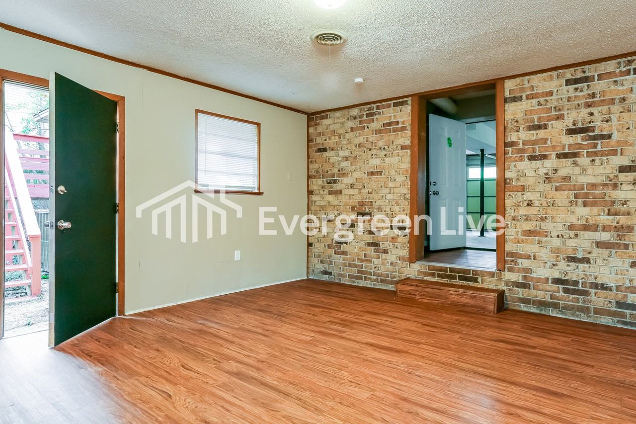 1705 W 58th St - Photo 6 of 18
