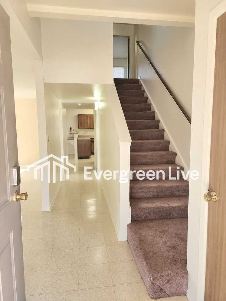 124 Crusader Ct - Photo 2 of 28
