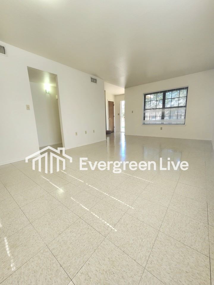 124 Crusader Ct - Photo 4 of 28