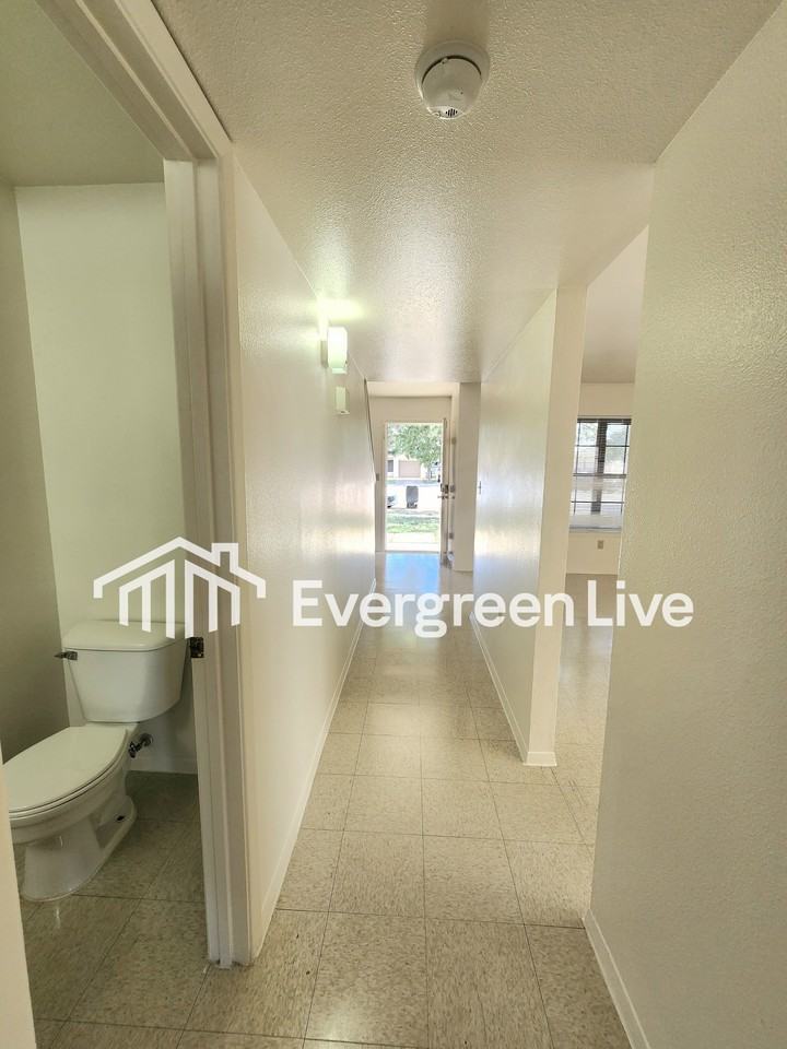 124 Crusader Ct - Photo 5 of 28