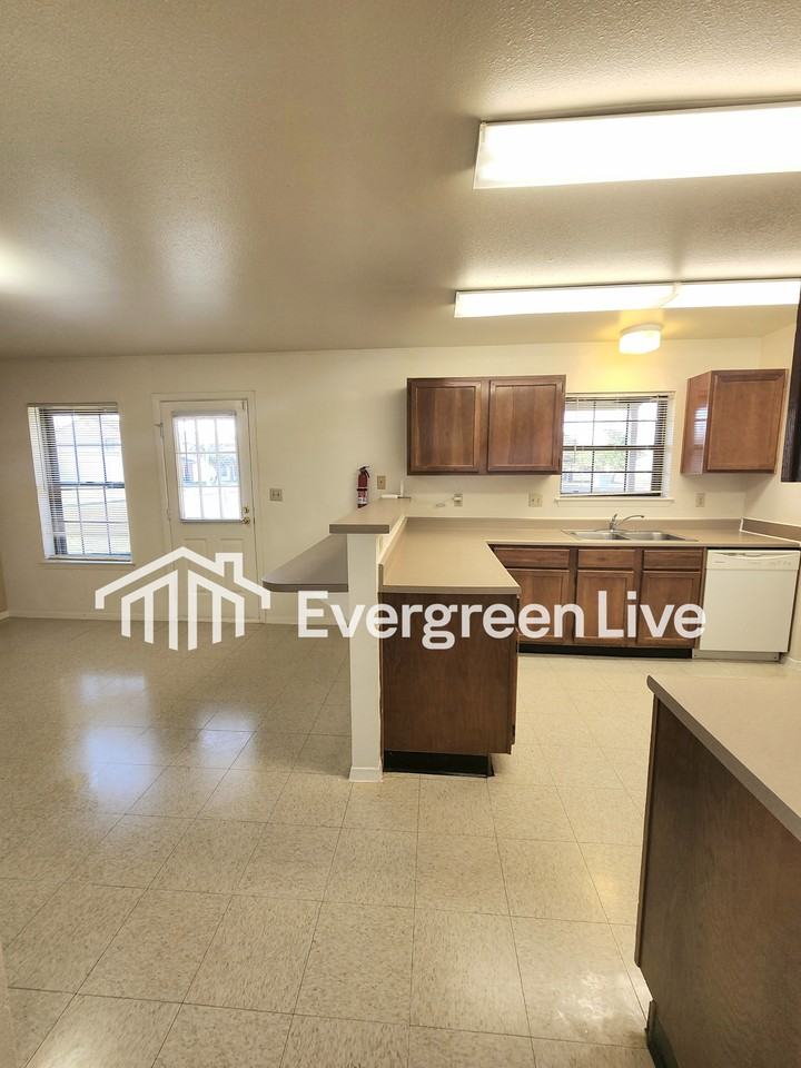 124 Crusader Ct - Photo 6 of 28