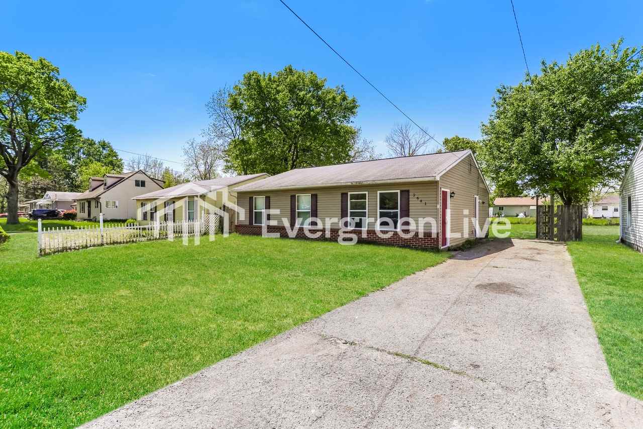 2641 Bulen Ave - Photo 2 of 15