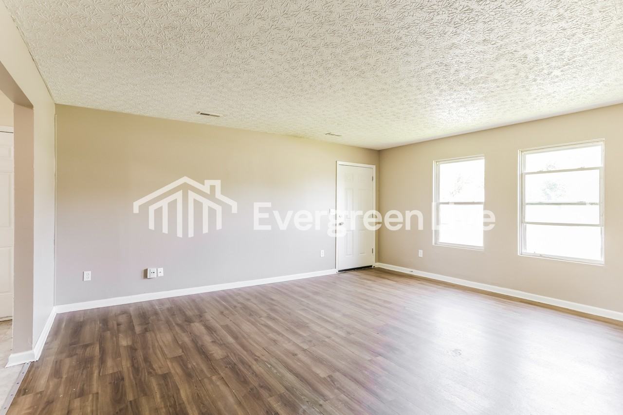 2641 Bulen Ave - Photo 3 of 15