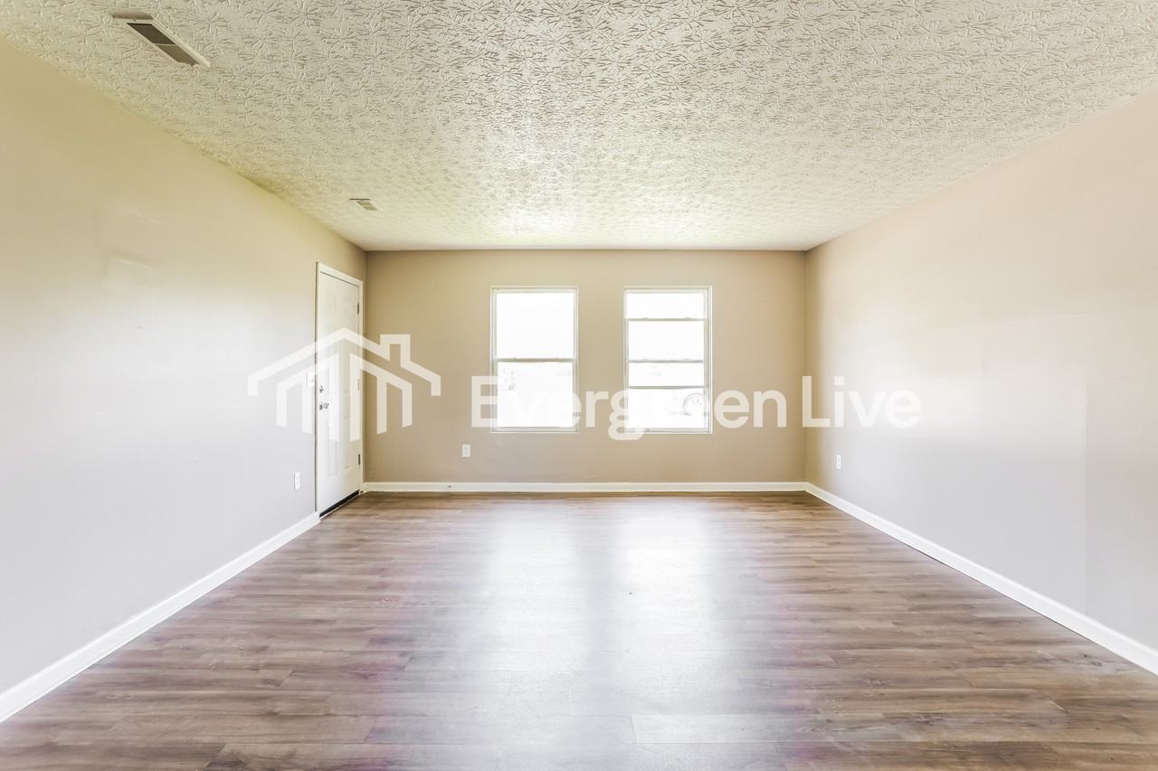 2641 Bulen Ave - Photo 4 of 15