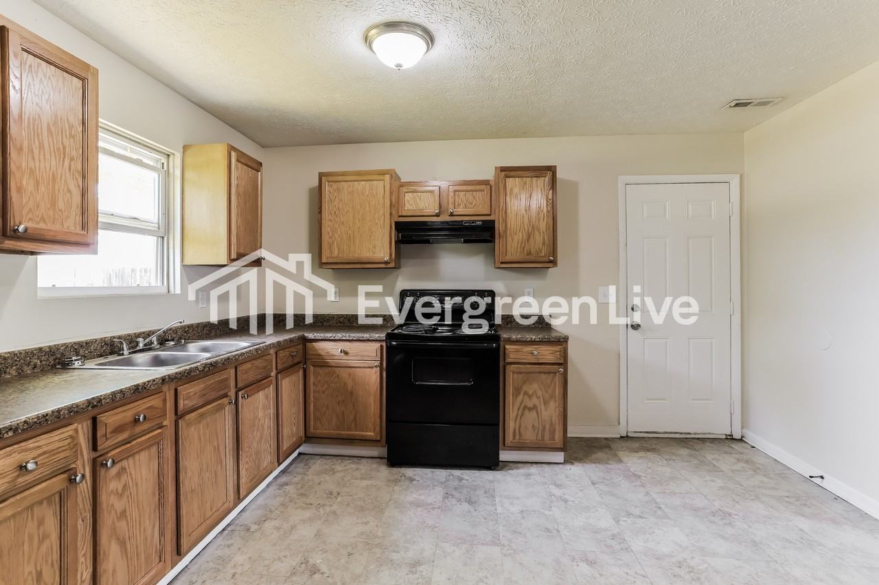 2641 Bulen Ave - Photo 6 of 15