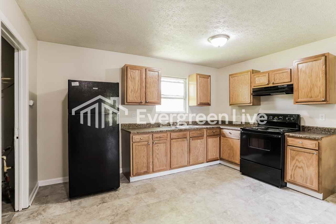 2641 Bulen Ave - Photo 7 of 15