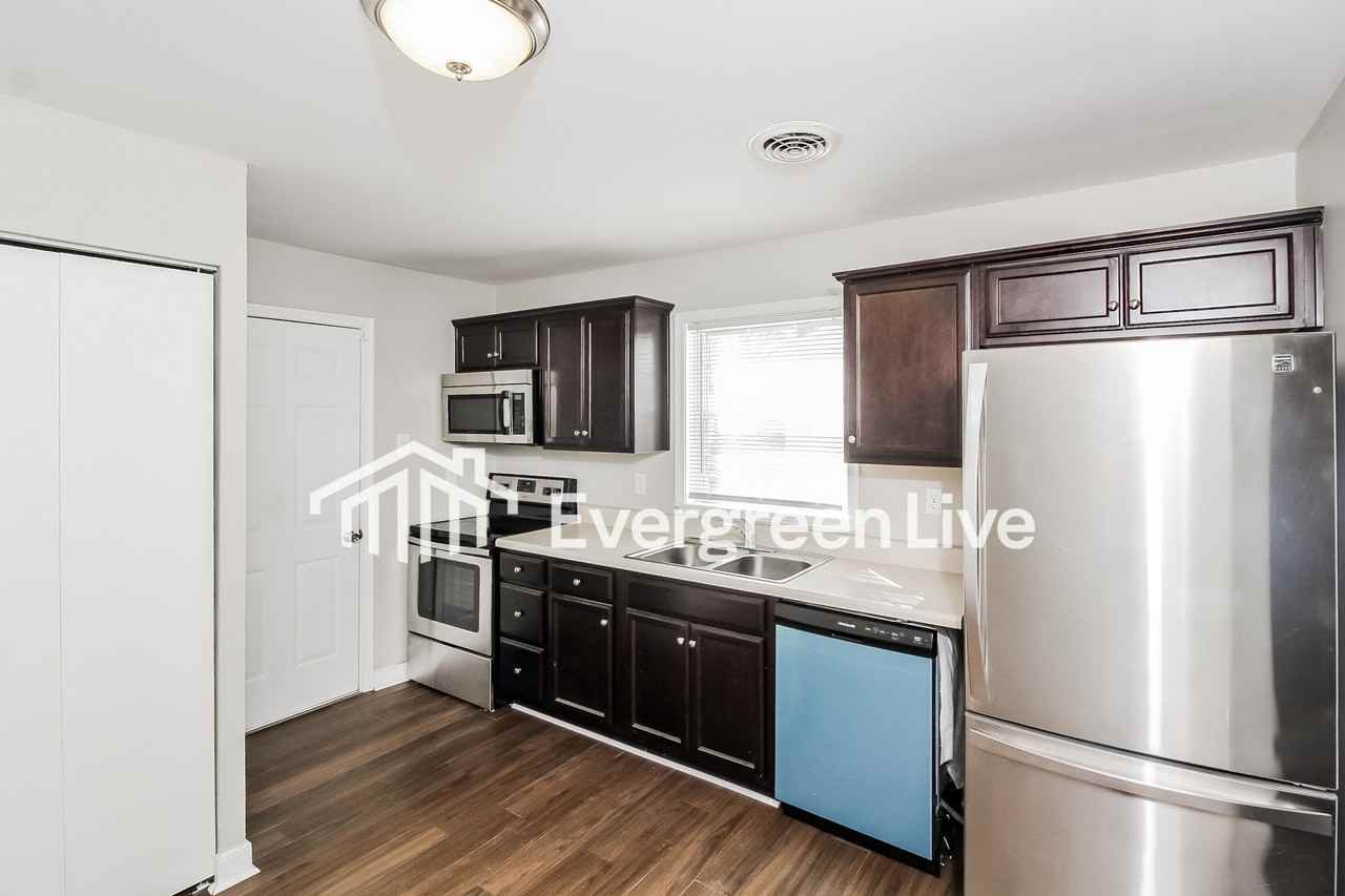 215 N Ivy Ave - Photo 5 of 15