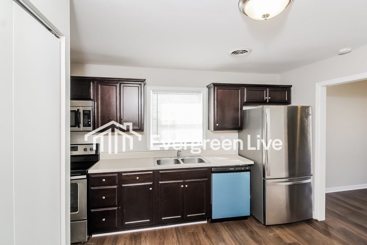 215 N Ivy Ave - Photo 7 of 15