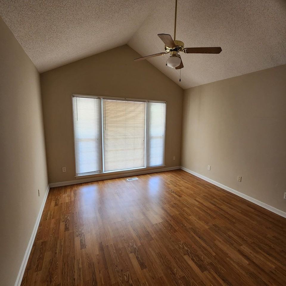 126 W Holding Ave - Photo 4 of 11