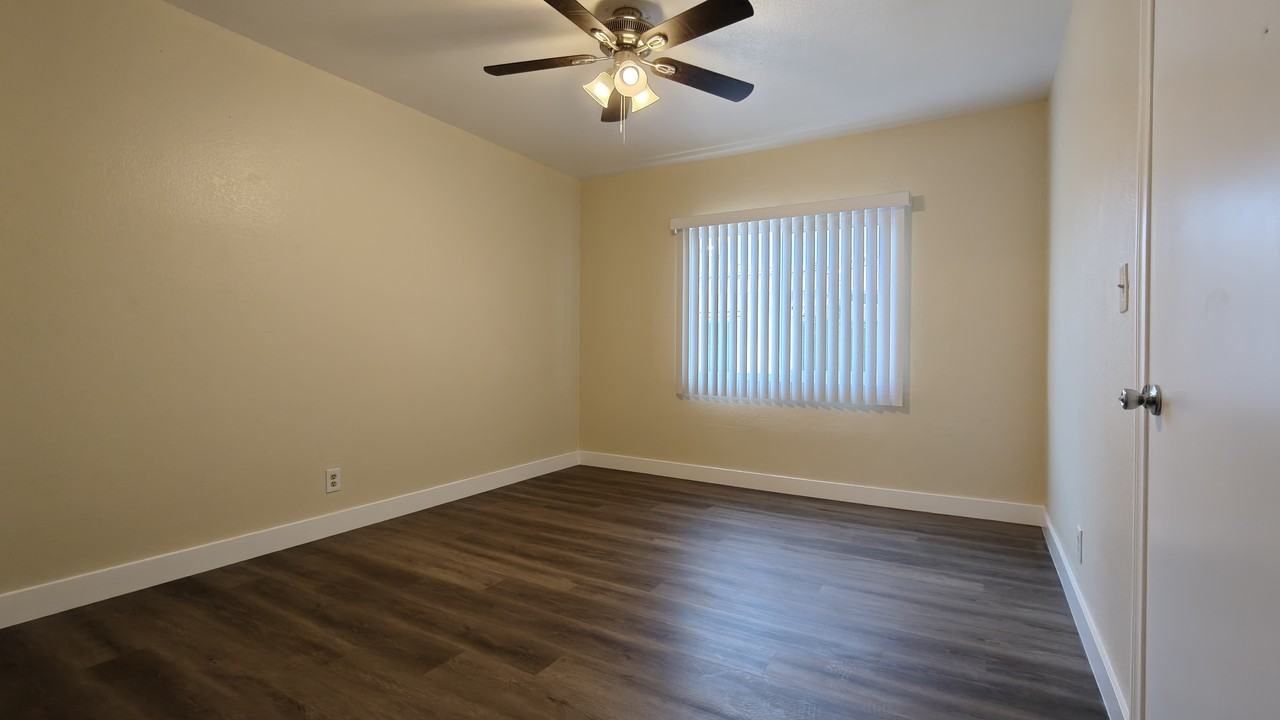 10223 Darby Ave #5 - Photo 7 of 12