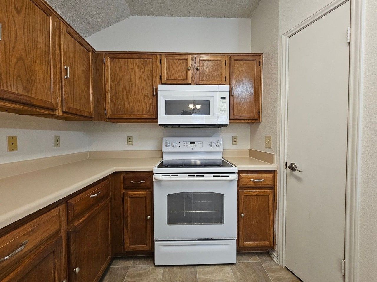5101 Glennwood Dr - Photo 3 of 11