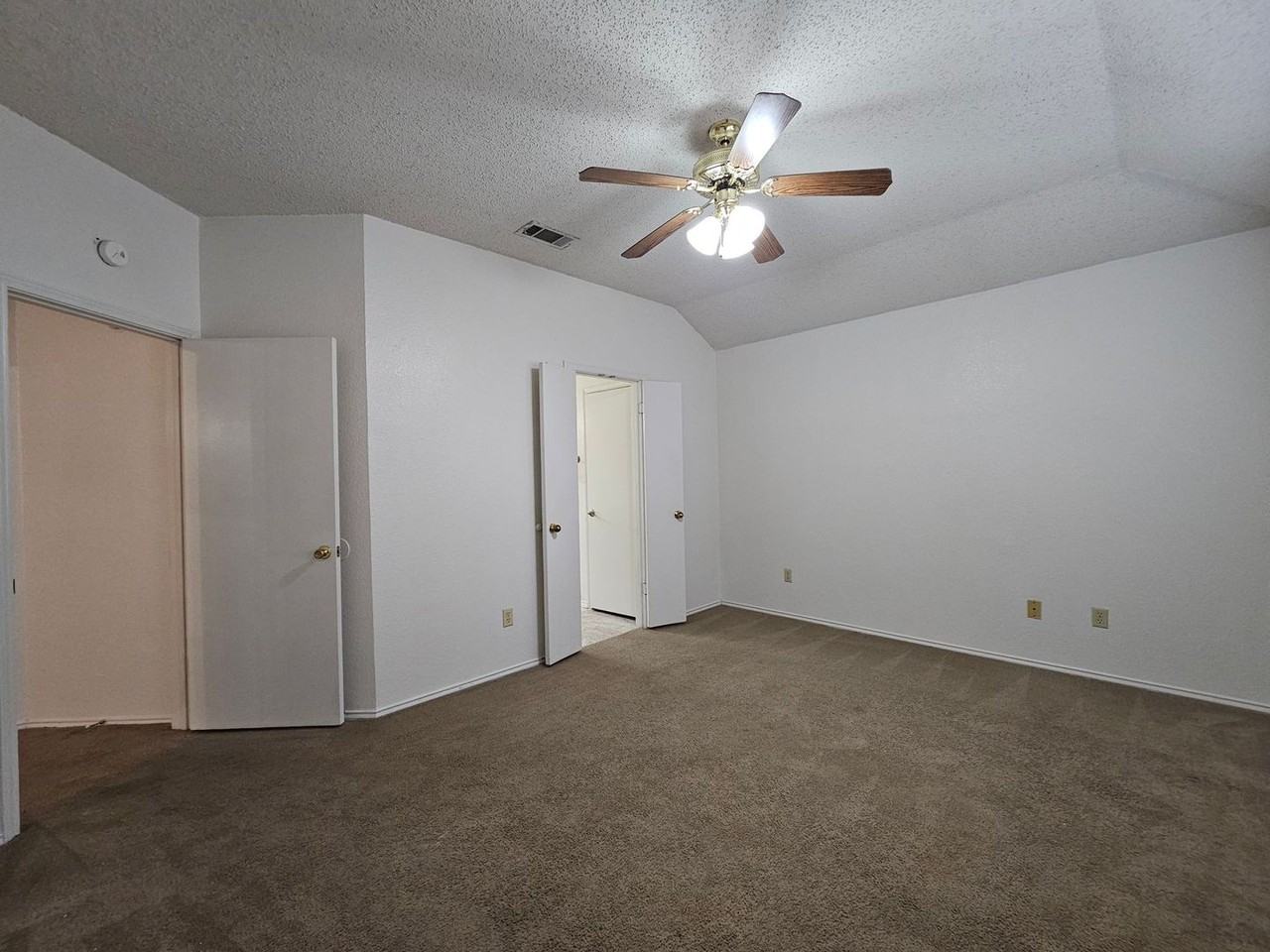 5101 Glennwood Dr - Photo 5 of 11