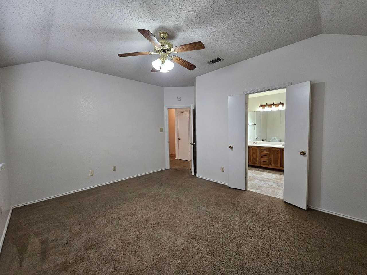 5101 Glennwood Dr - Photo 6 of 11