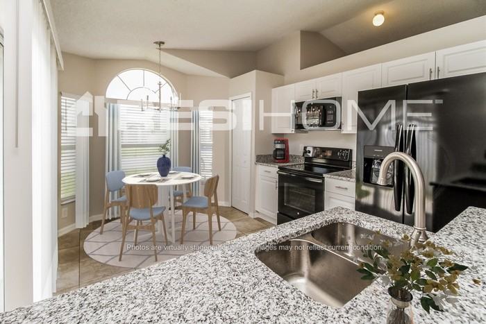 1837 Lacy Ln - Photo 3 of 15
