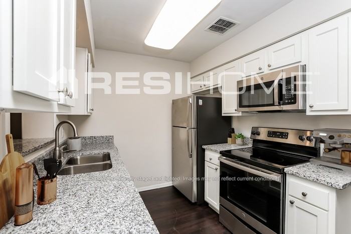 1407 Sunridge Rd - Photo 2 of 19