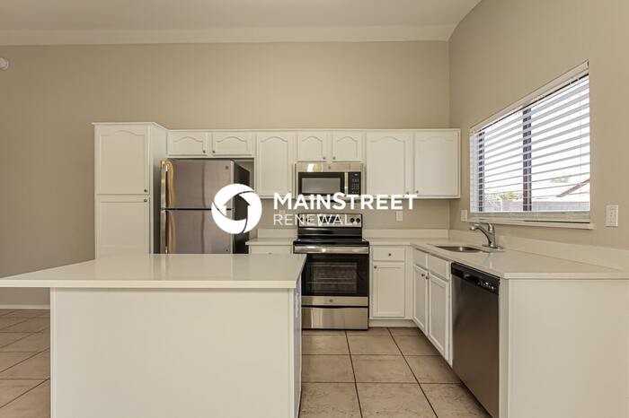 8818 W Loma Ln - Photo 6 of 16