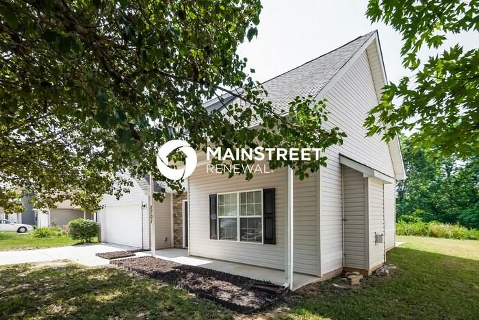 2701 Amber Crest Dr - Photo 4 of 16