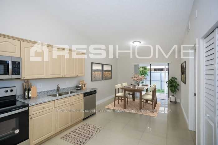 8905 Nw 114th Ter - Photo 3 of 17