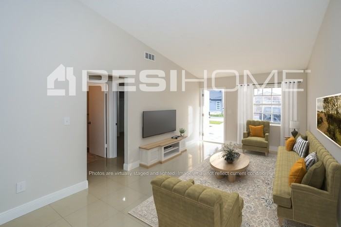 8905 Nw 114th Ter - Photo 4 of 17