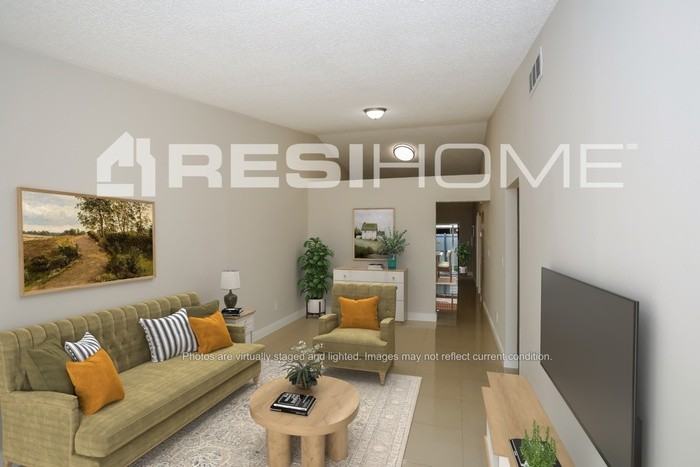 8905 Nw 114th Ter - Photo 5 of 17