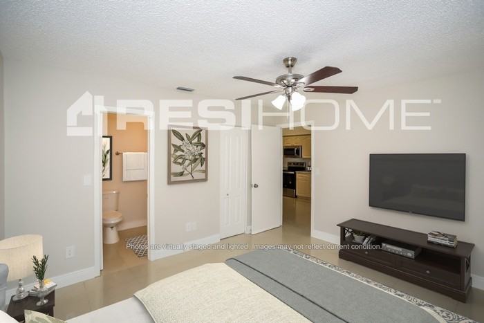 8905 Nw 114th Ter - Photo 7 of 17