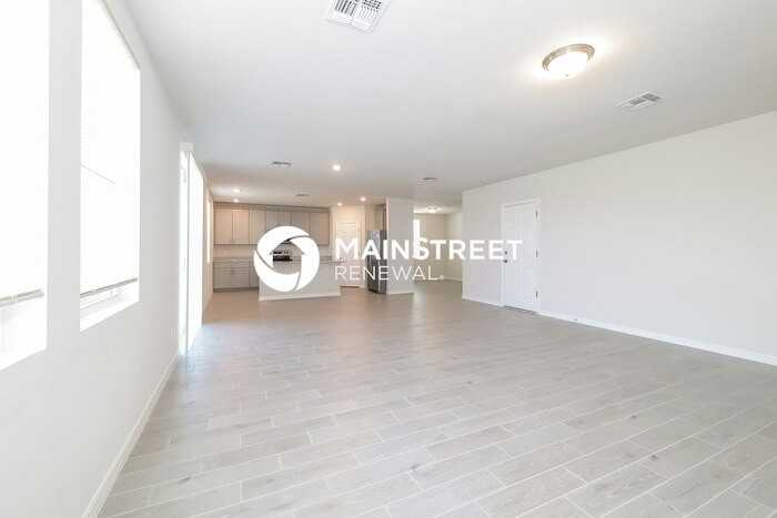 1432 Saguaro St - Photo 4 of 17