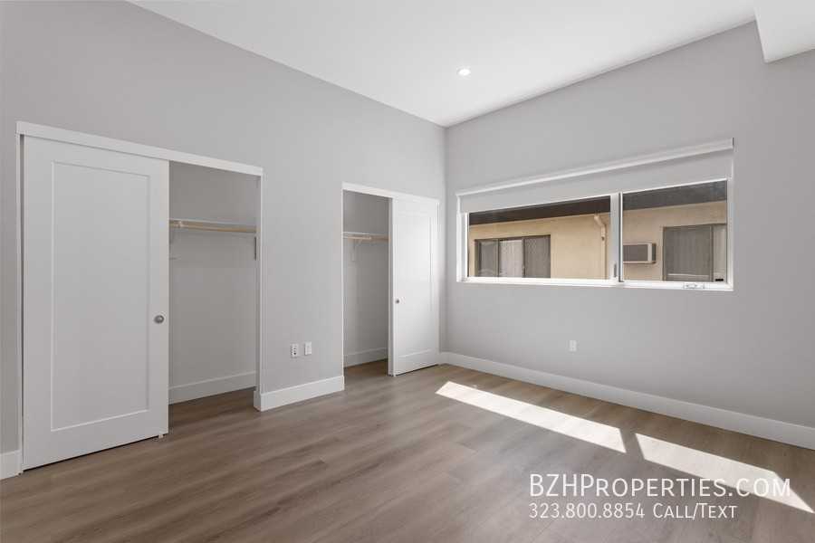 1223 N Hayworth Ave - Photo 6 of 24