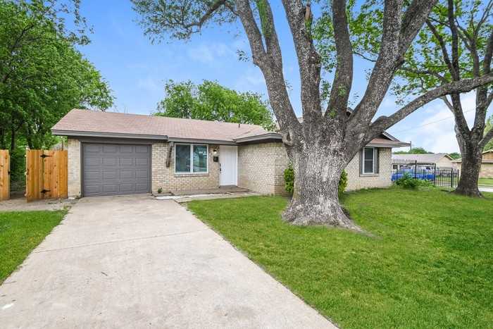 6436 Moonhill Dr - Photo 2 of 20