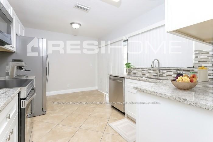 9940 Spanish Isles Dr - Photo 4 of 20