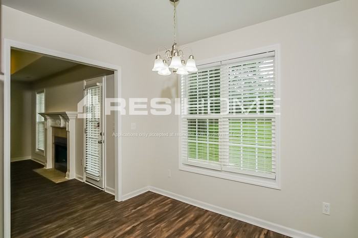 702 Carter Grove Rd - Photo 4 of 24